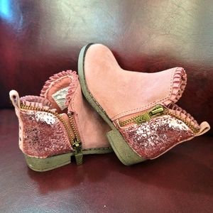 Girls Baby Boots (Size 6)